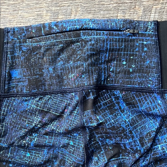 Lululemon Keep Your Form Tight 25"
City Lights Multi Black / Black - Picture 5 of 10